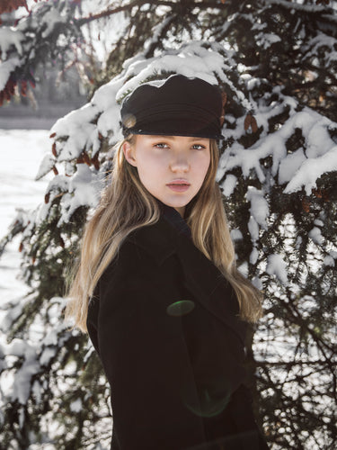 blond-woman-with-winter-pine - OBY BAGS